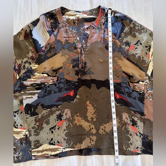 Devernois Abstract Print Silk Blouse - Picture 13 of 13